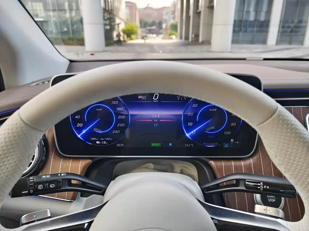 Mercedes-Benz EQE SUV 2025 — фото 26
