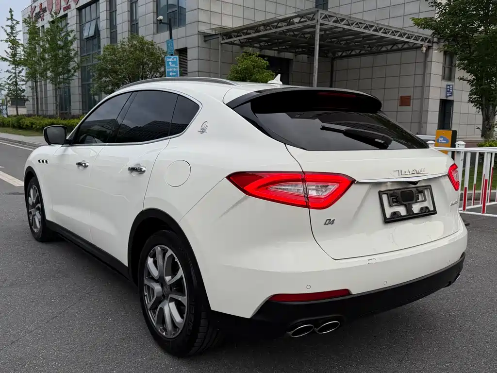 Maserati Levante 2019 — фото 17