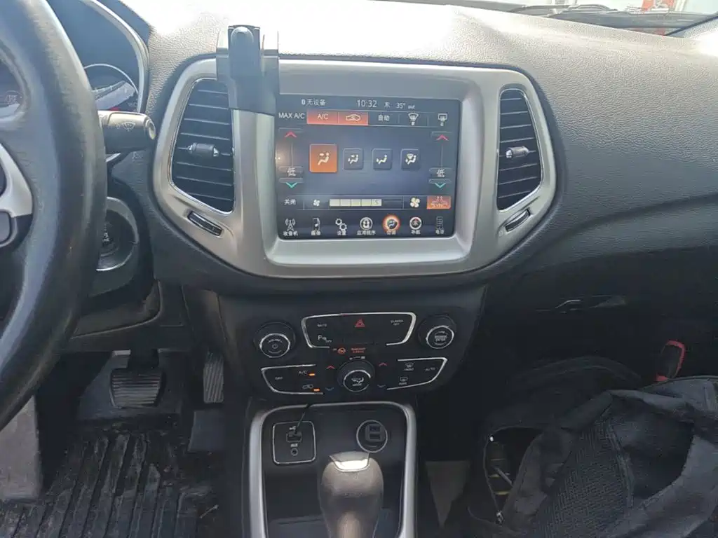 Jeep Compass 2018 — фото 13
