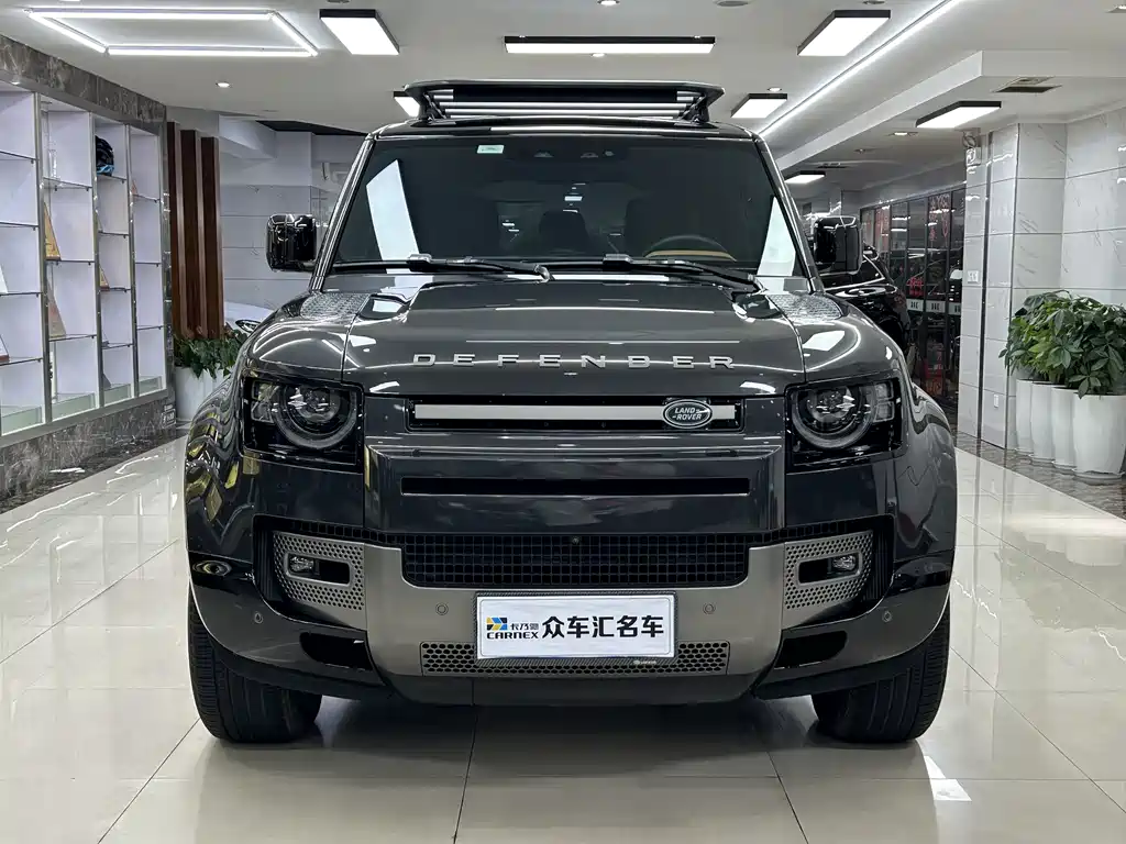 Land Rover Defender 2024