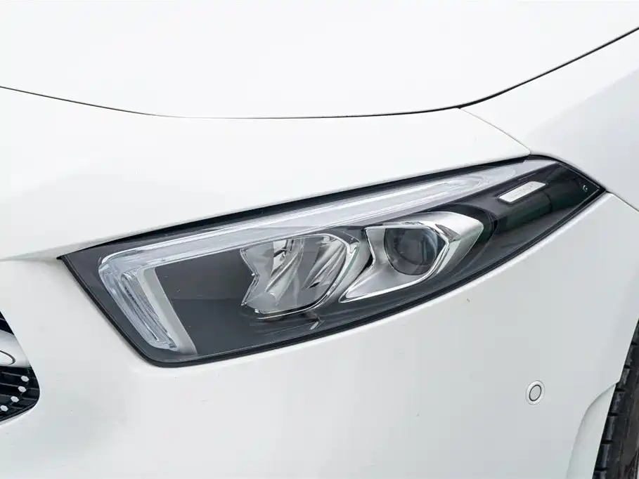 Mercedes-Benz CLS 2014 — фото 11