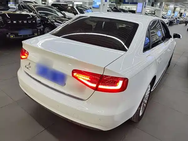 Audi A4L 2016