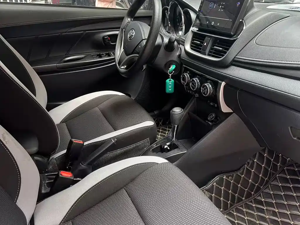 Toyota Yaris L 2022 — фото 9