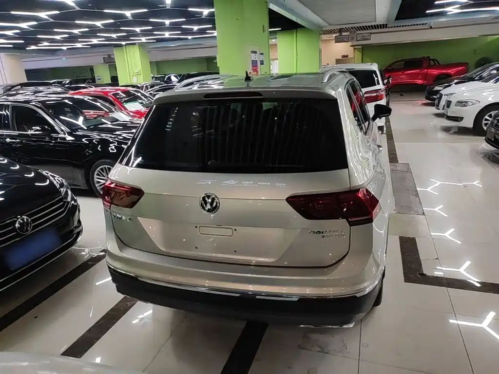 Volkswagen Tiguan L 2018 — фото 6