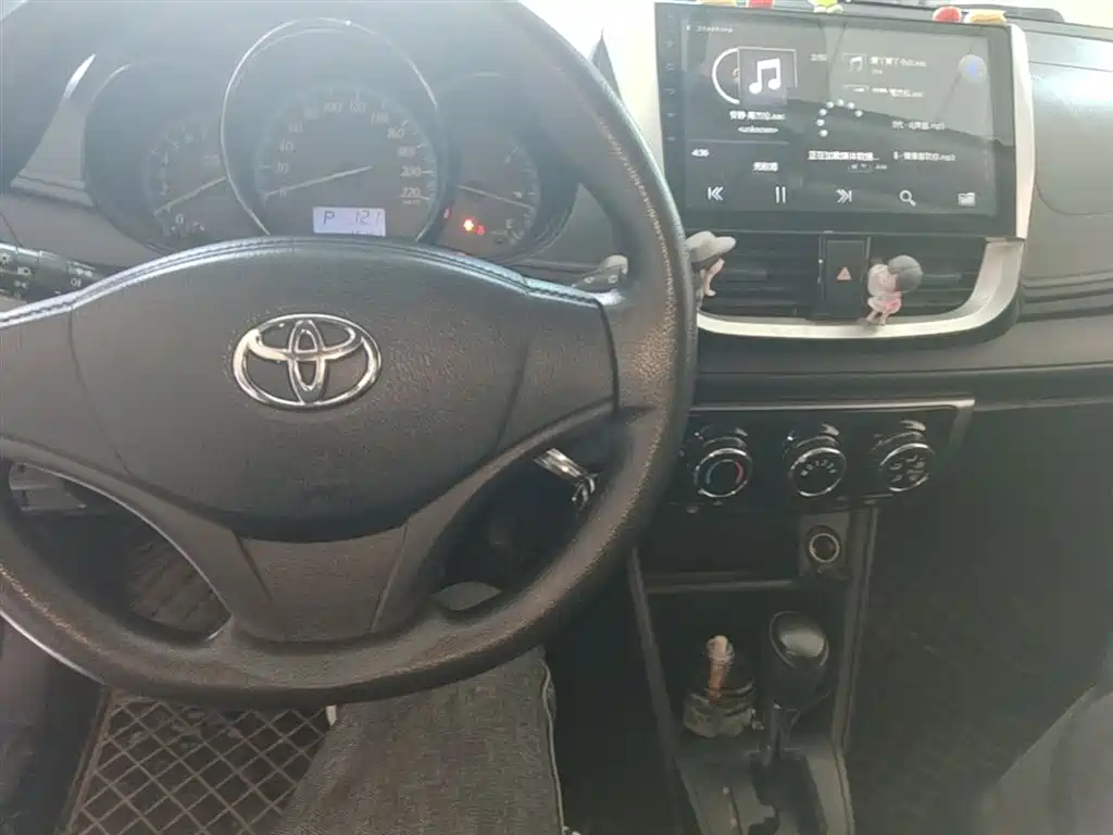 Toyota Yaris L 2017 — фото 10