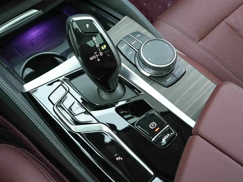 BMW 5 Series 2023 — фото 10