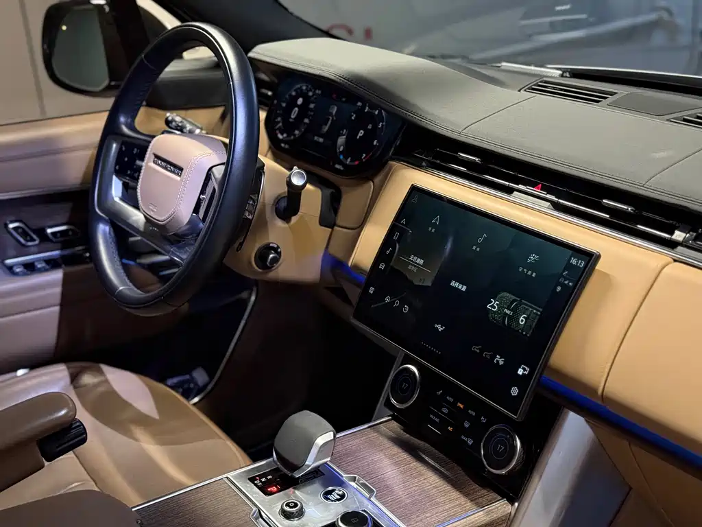 Land Rover Range Rover 2023 — фото 12