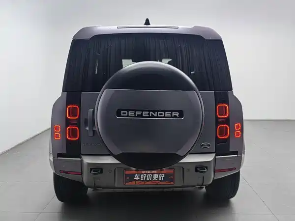 Land Rover Defender 2023