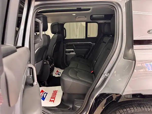 Land Rover Defender 2022