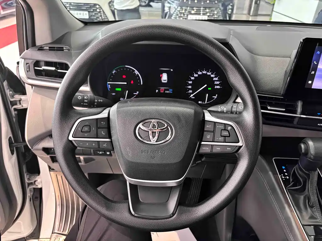 Toyota Sienna 2024 — фото 27