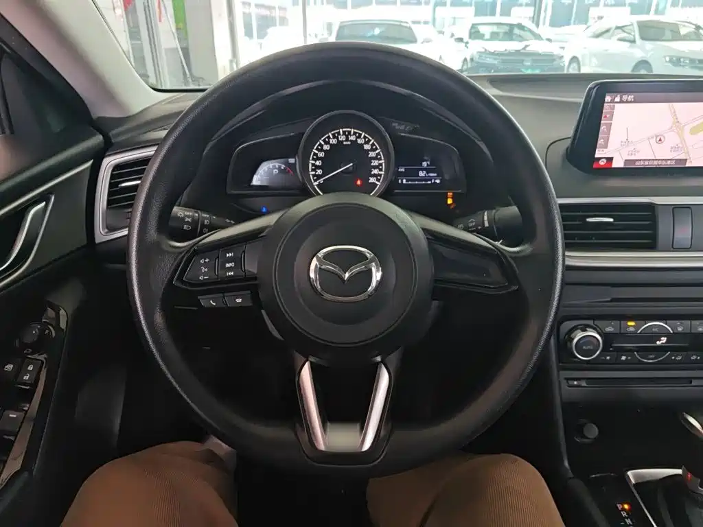 Mazda 3 Axela 2018 — фото 7