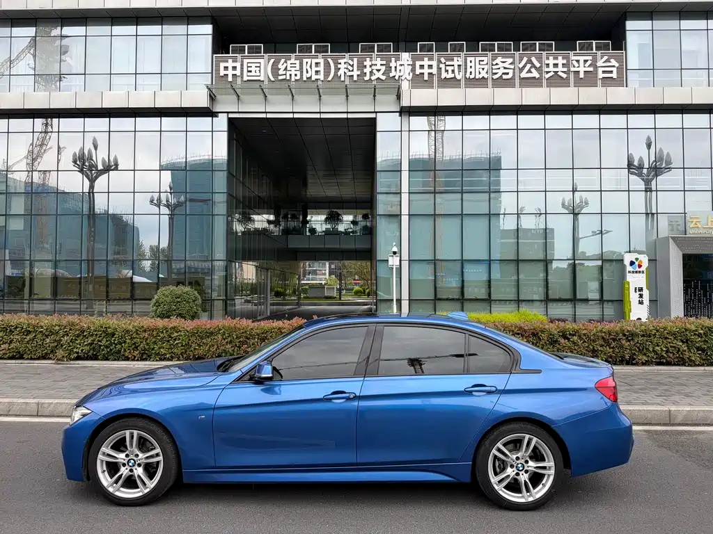 BMW 3 Series 2018 — фото 14