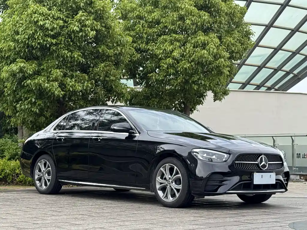 Mercedes-Benz E-Class 2022 — фото 3