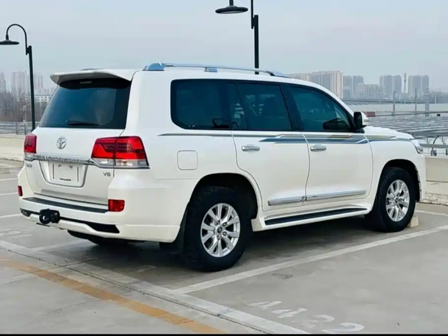 Toyota Land Cruiser 2018 — фото 2