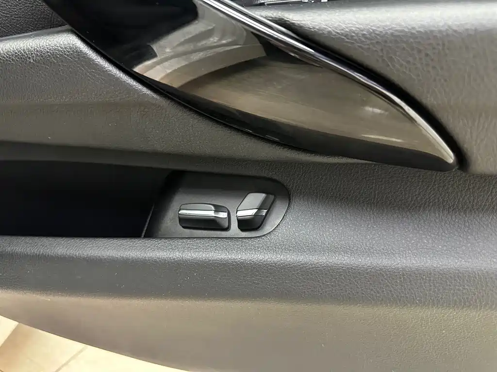 BMW 3 Series 2018 — фото 14