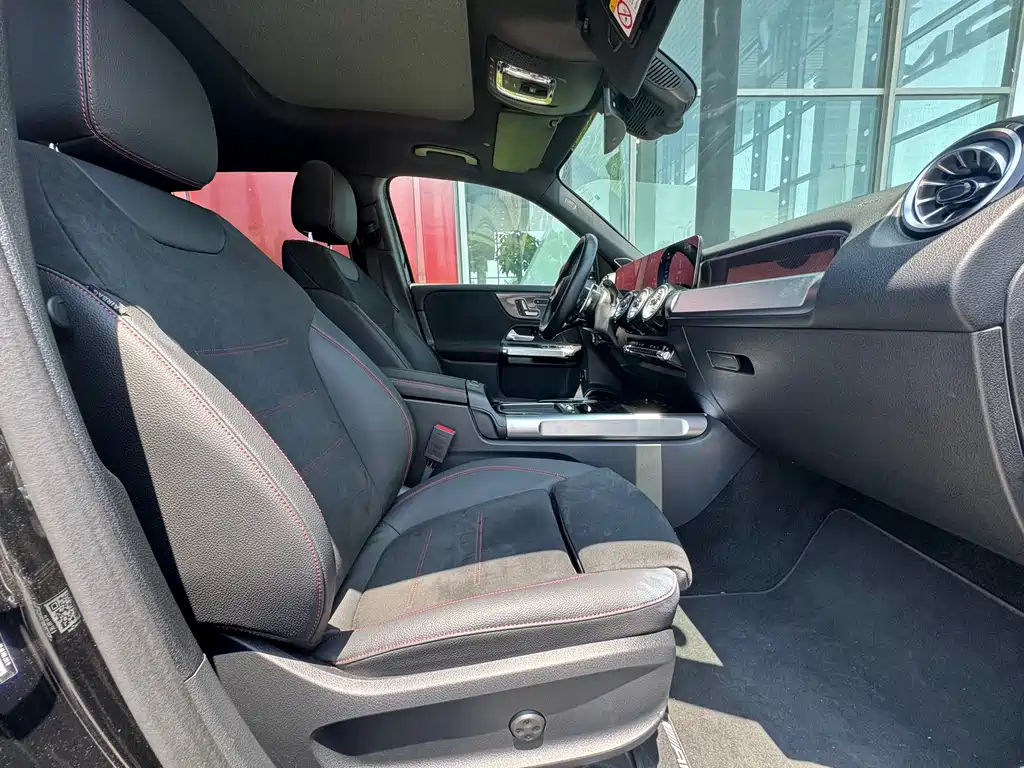 Mercedes-Benz GLB AMG 2025 — фото 13