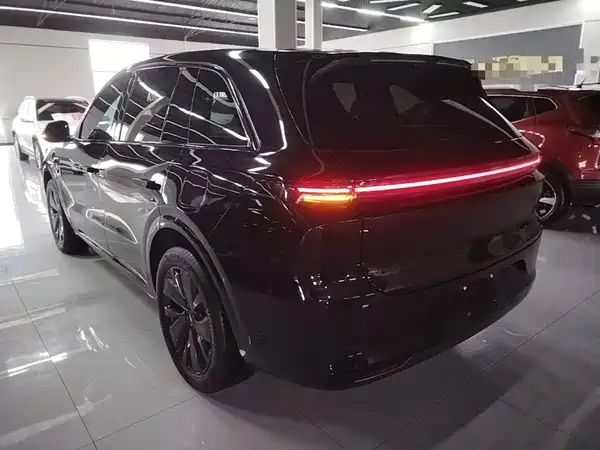 Li Auto L6 2025