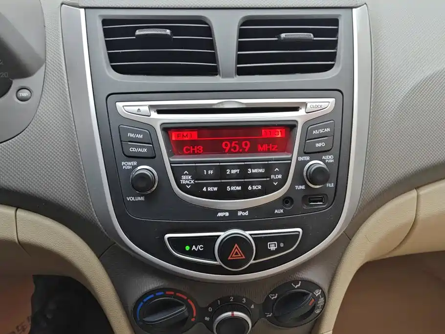 Hyundai Accent 2013 — фото 13