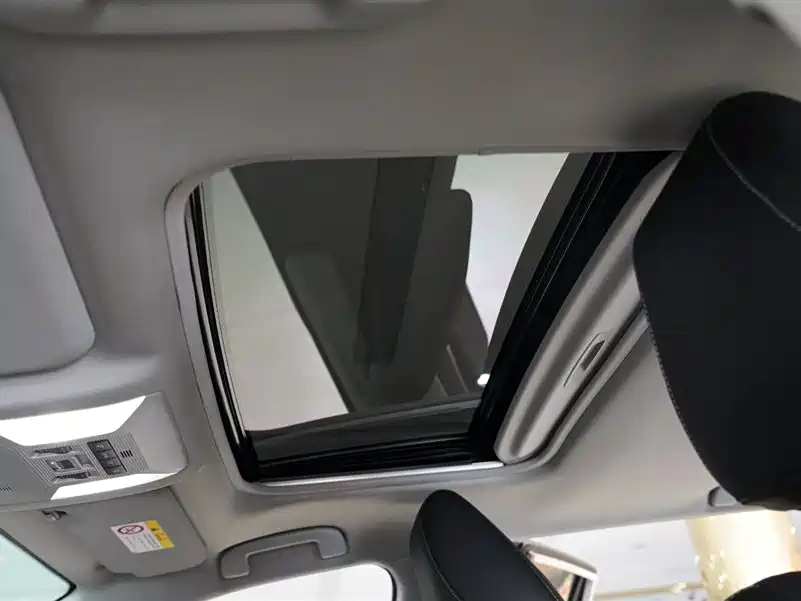 Toyota RAV4 2025 — фото 11