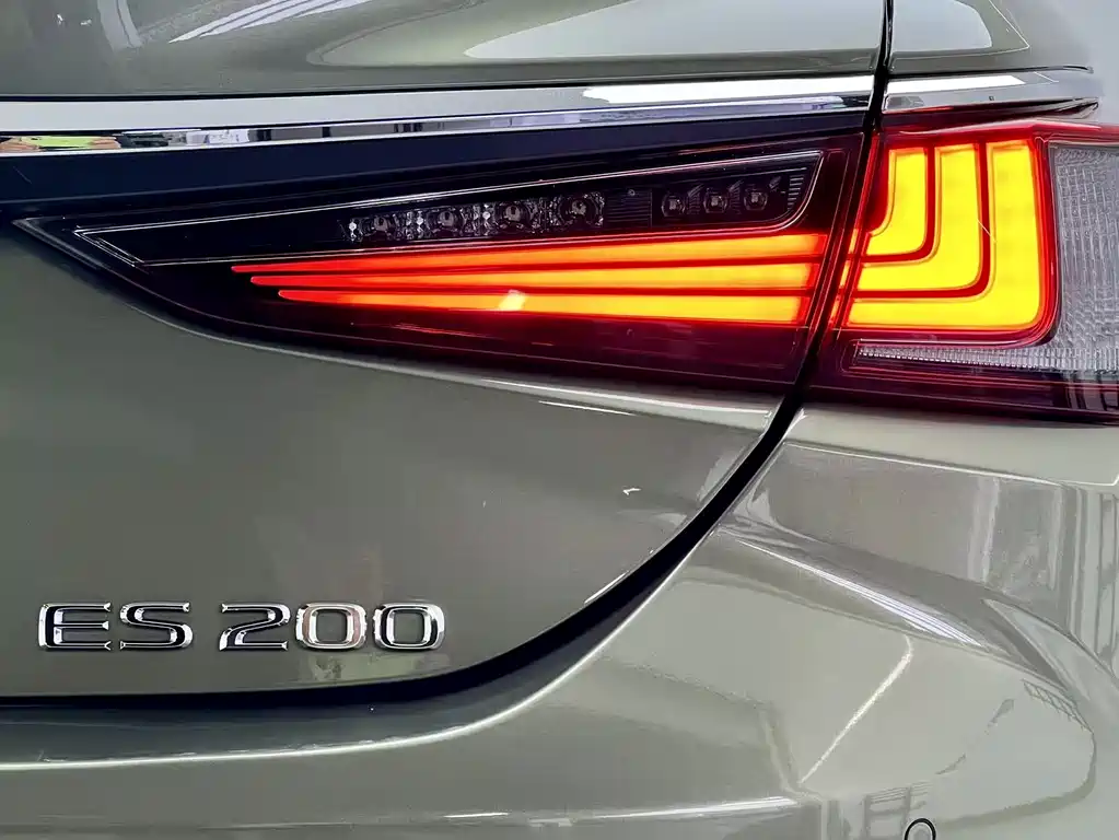 Lexus ES 2021 — фото 16