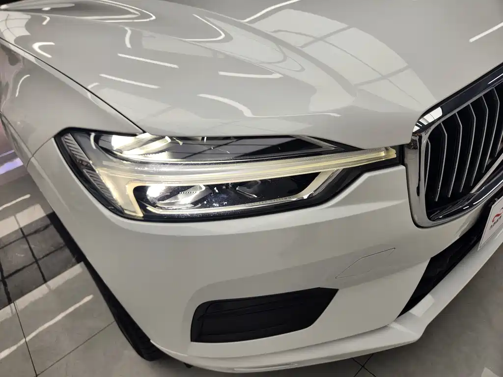 Volvo XC60 2019 — фото 10