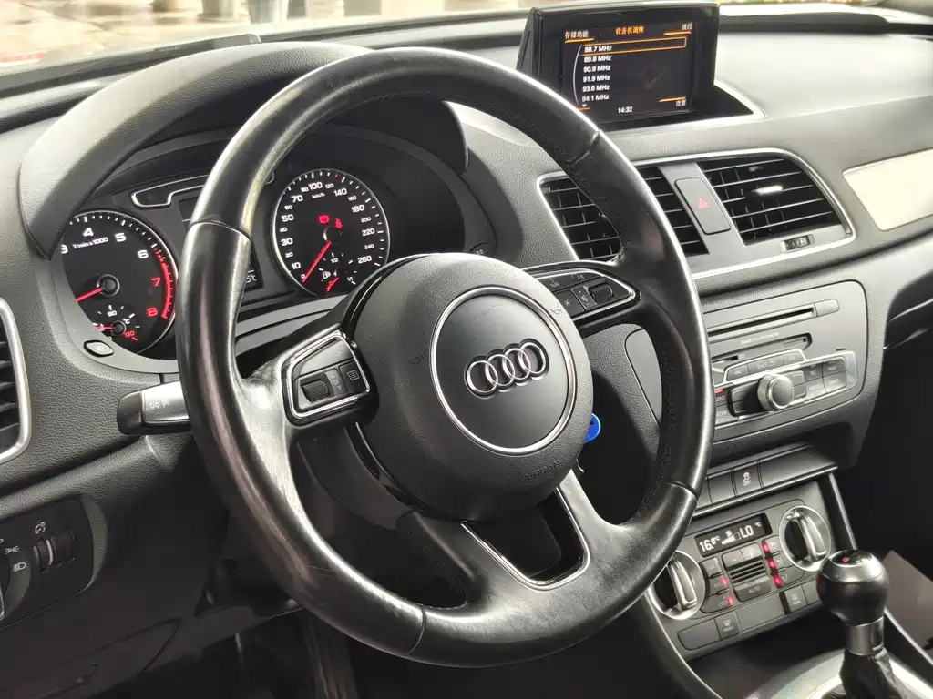 Audi Q3 2015 — фото 8