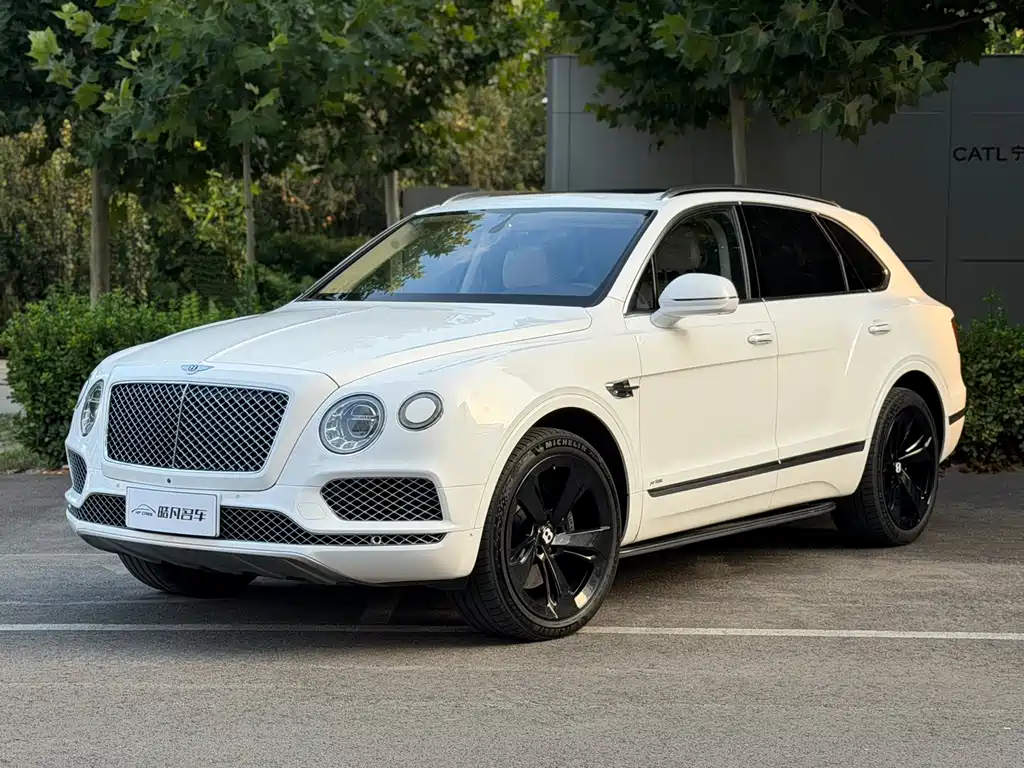 Bentley Bentayga 2016 — фото 1