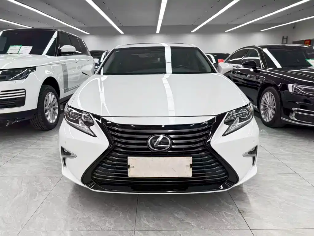 Lexus ES 2018 — фото 2