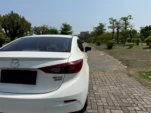 Mazda 3 Axela 2016