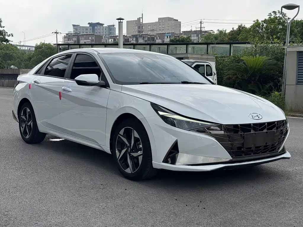 Hyundai Elantra 2022