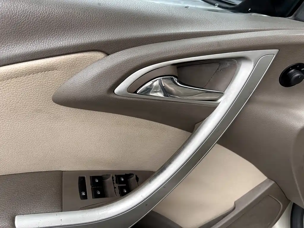 Buick Excelle GT 2011 — фото 12