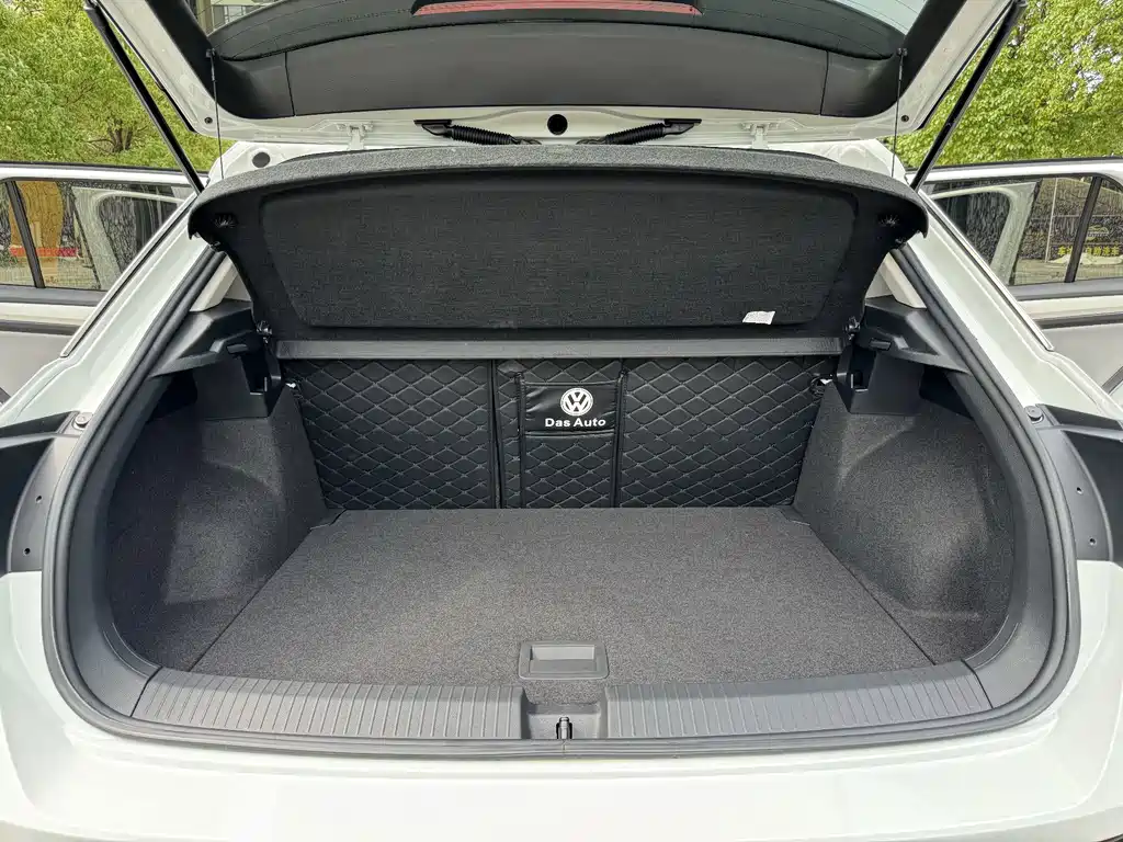 Volkswagen T-Roc 2023 — фото 13