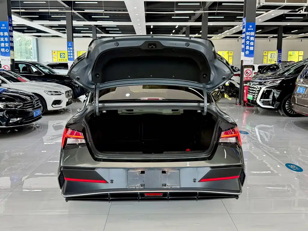Hyundai Elantra 2023 — фото 13