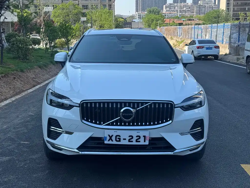 Volvo XC60 2022 — фото 2