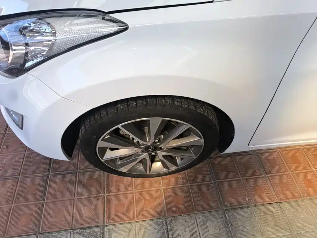 Hyundai Elantra Langdong 2015 — фото 23