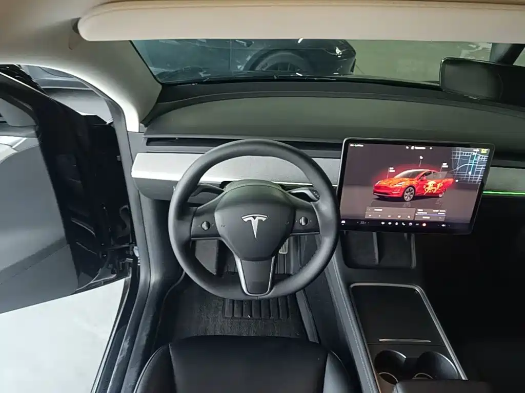 Tesla Model Y 2024 — фото 11