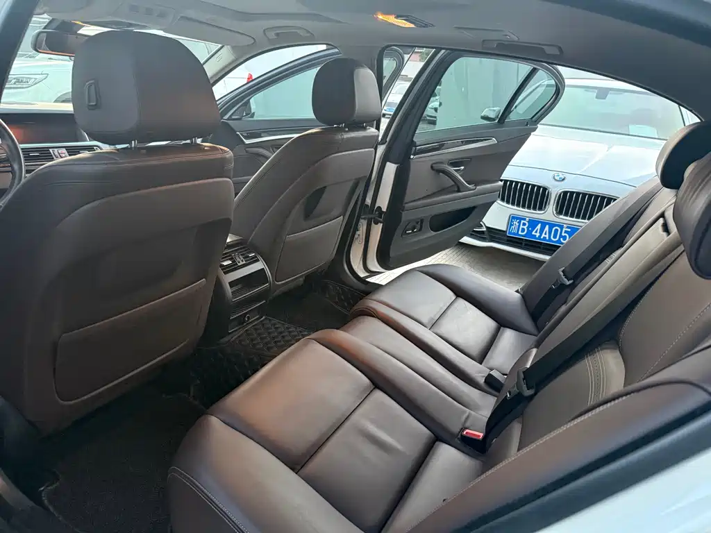 BMW 5 Series 2016 — фото 9