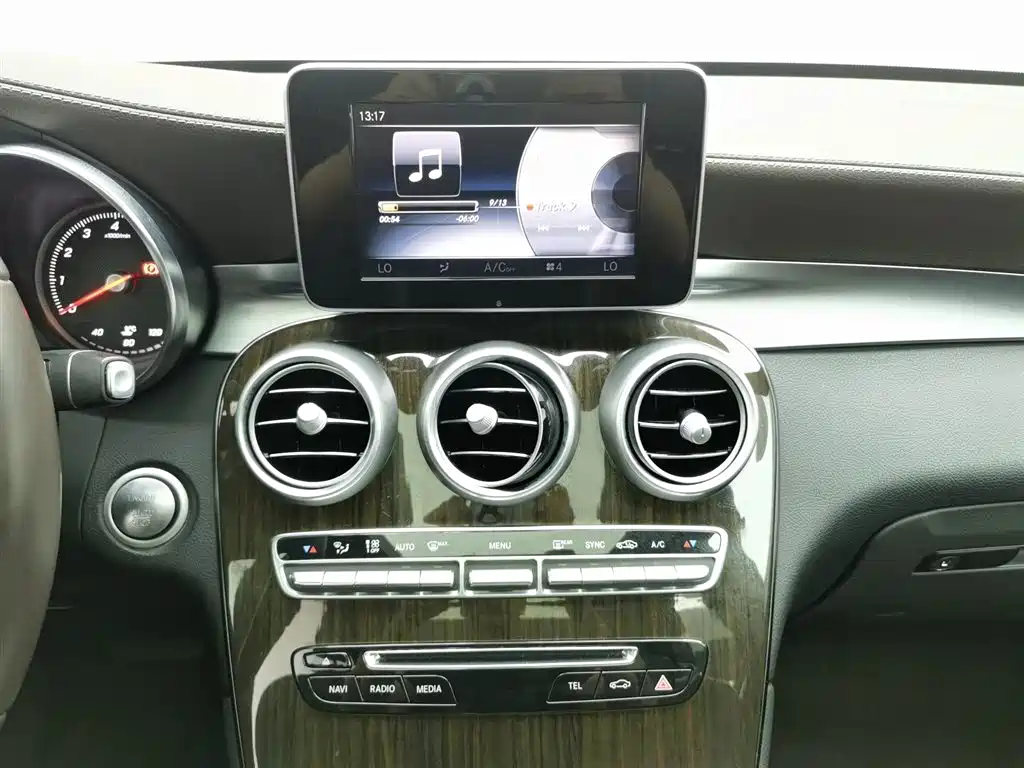 Mercedes-Benz GLC 2017 — фото 12