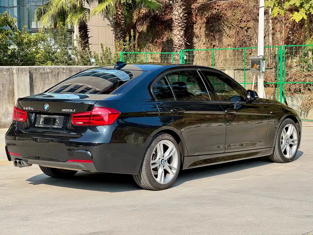 BMW 3 Series 2019 — фото 10