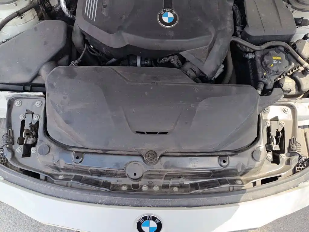 BMW 3 Series 2018 — фото 11
