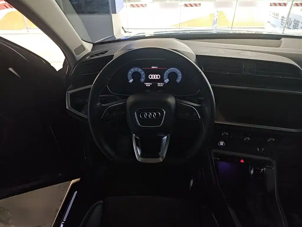 Audi Q3 2019 — фото 11