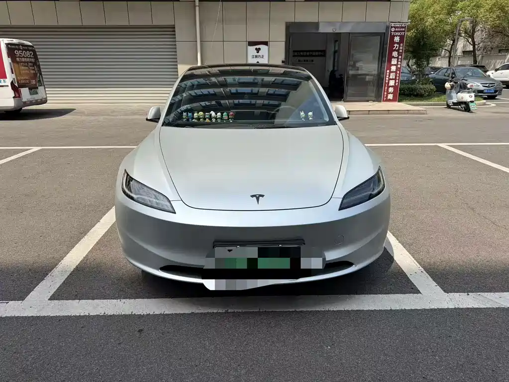 Tesla Model 3 2025 — фото 2