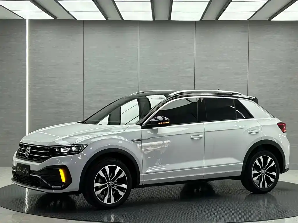 Volkswagen T-Roc 2022 — фото 1