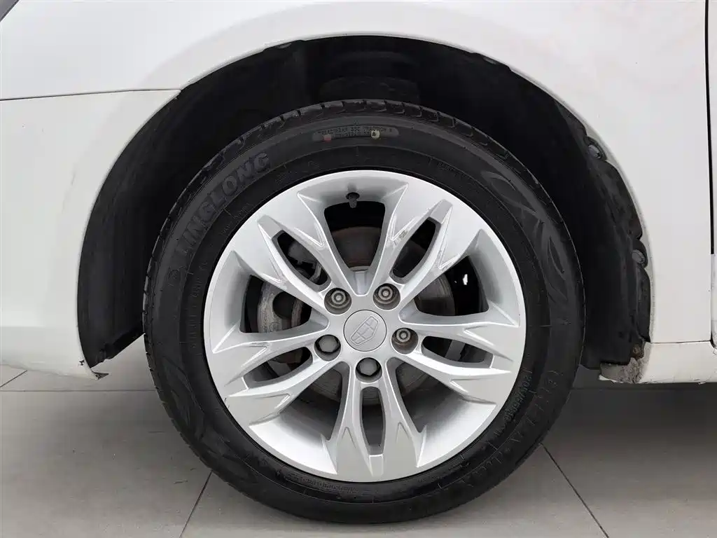 Geely Emgrand 2015 — фото 17