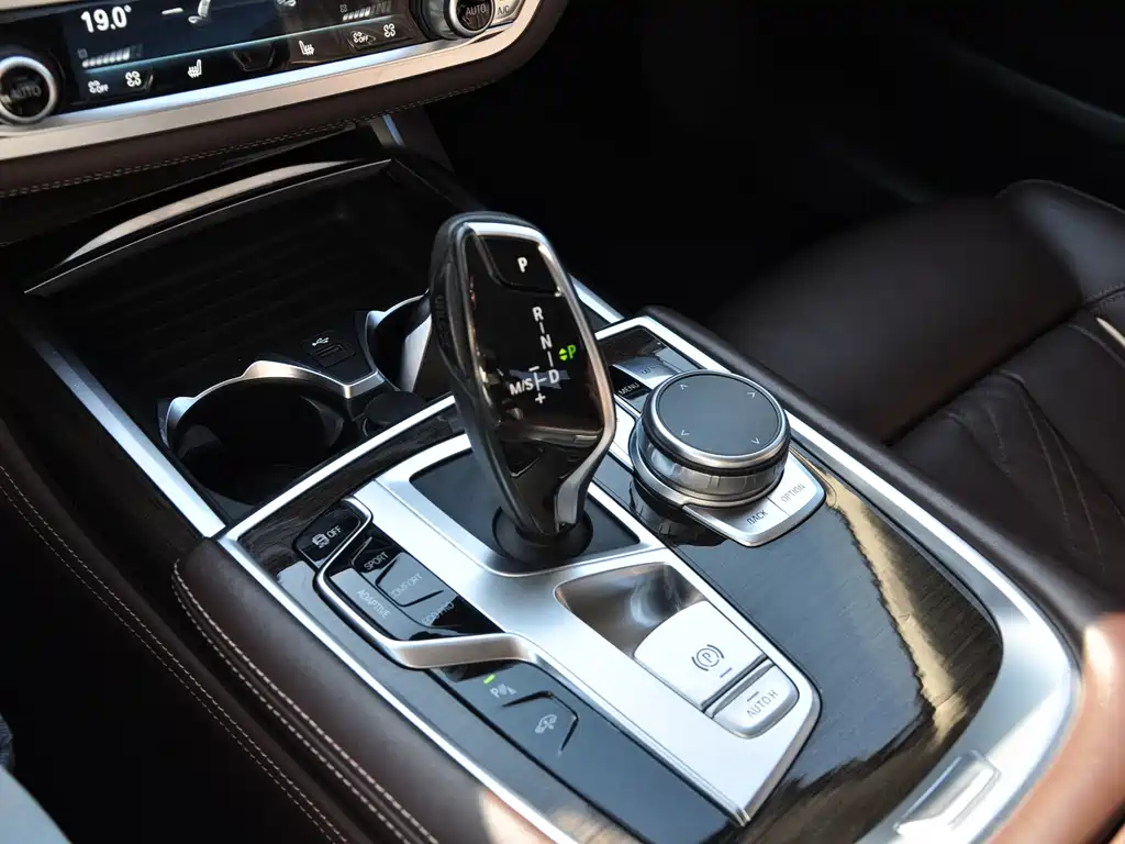 BMW 7 Series 2019 — фото 11