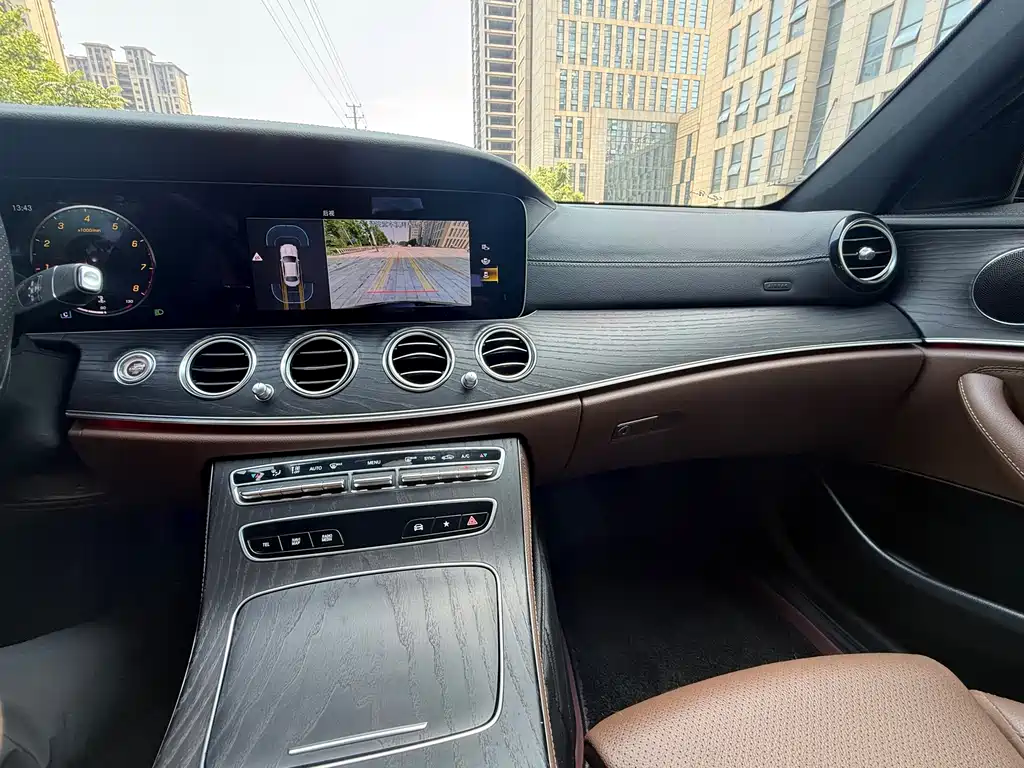 Mercedes-Benz E-Class 2021 — фото 10