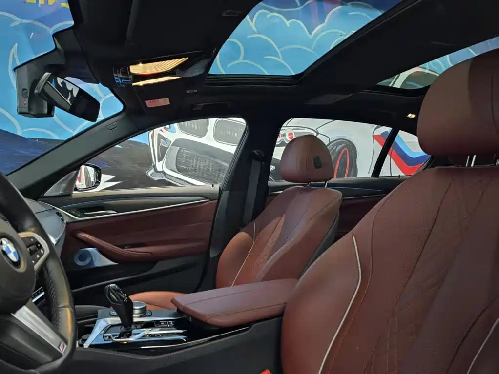 BMW 5 Series New Energy 2021 — фото 10