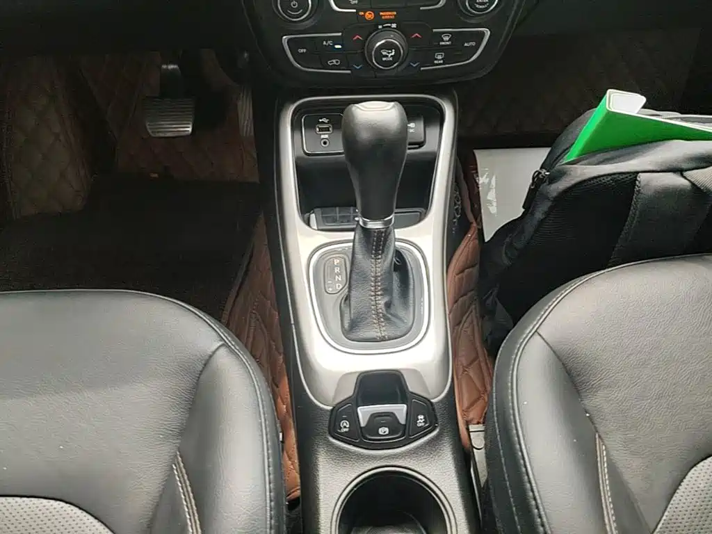 Jeep Compass 2020 — фото 14