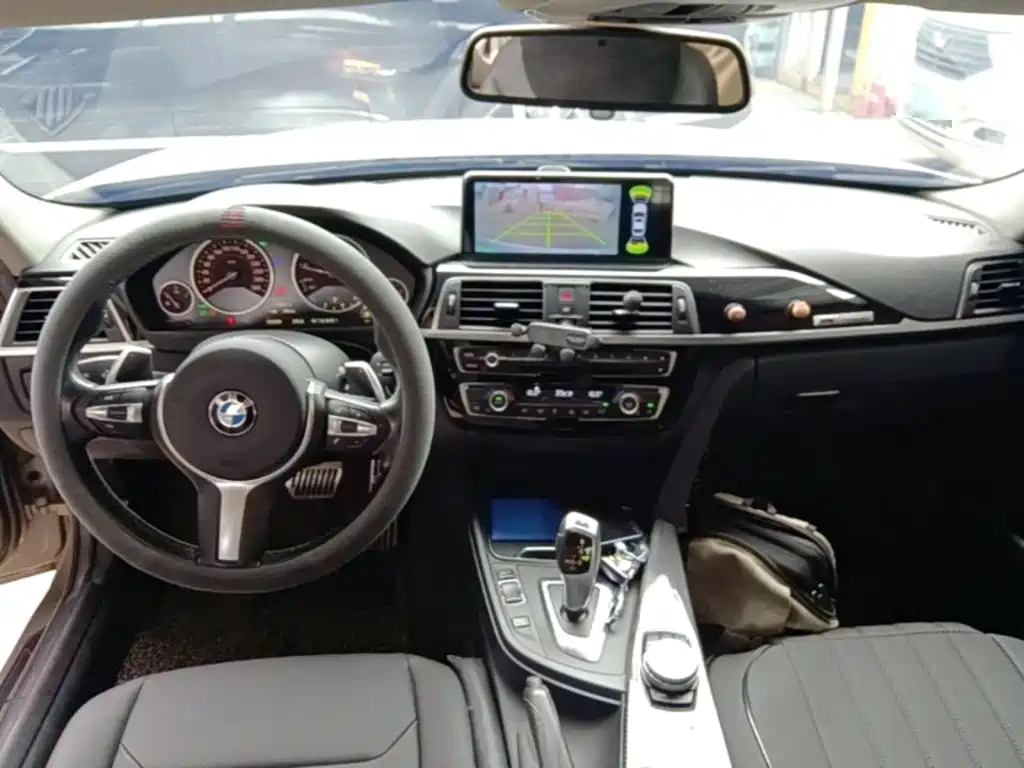 BMW 3 Series 2017 — фото 10