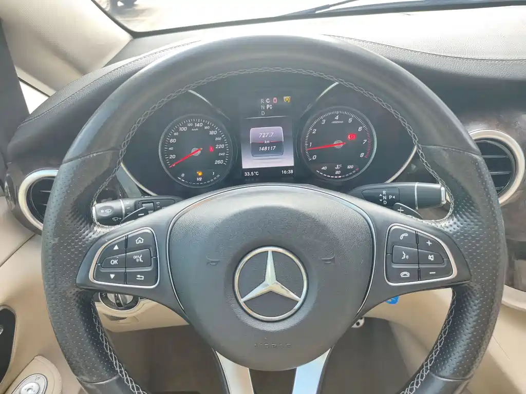 Mercedes-Benz V-Class 2017 — фото 14